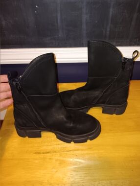 Vintage Foundry Co Suede Zip Ankle Boots Size 7